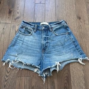 Abercrombie & Fitch Curve Love 90s Relaxed Cut Off Shorts